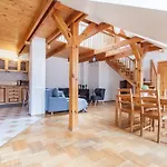Old Town Apartment With 3 Bedrooms By Urban Rent