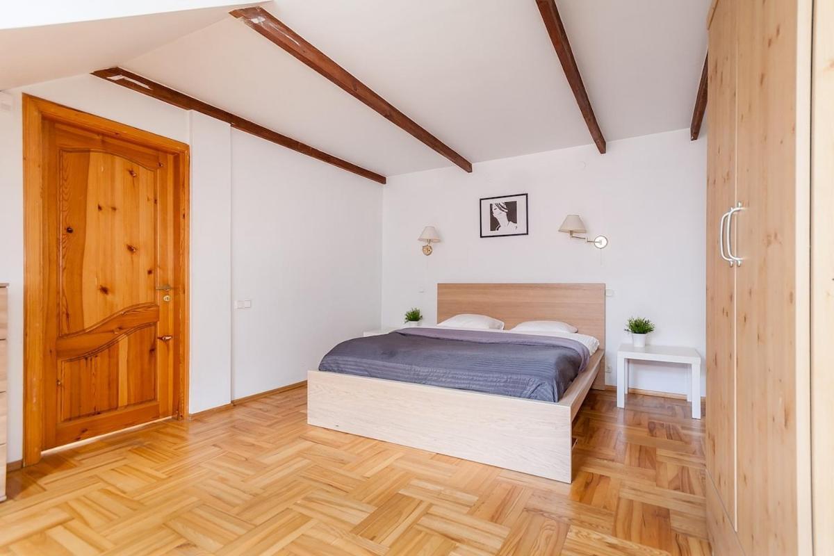 Old Town With 3 Bedrooms By Urban Rent Vilnius